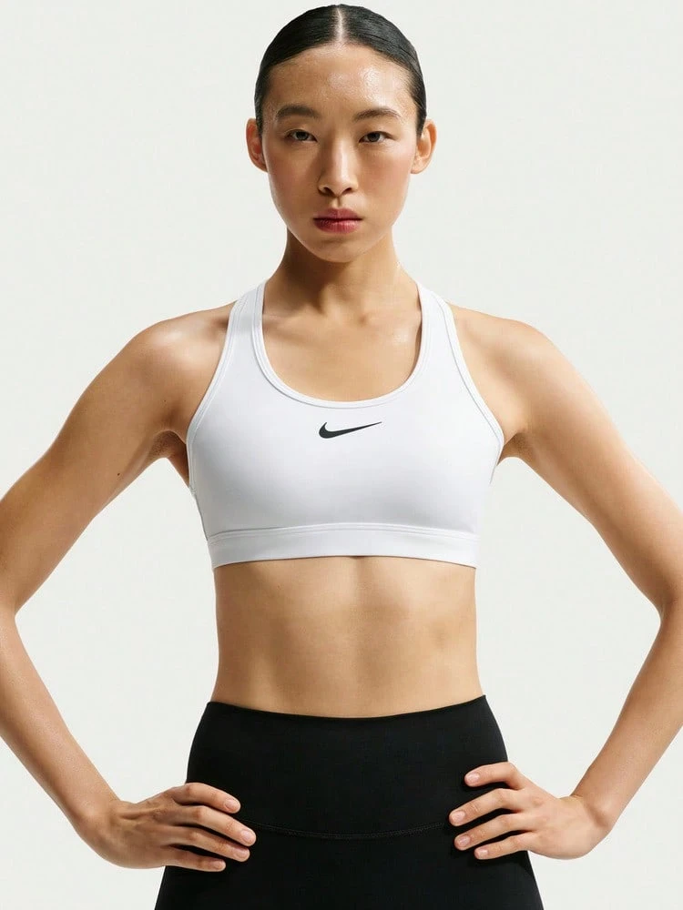 Nike Swoosh 女款中強度支撐快乾內墊運動內衣，網球運動員風格，DX6822-010 - 白色 - 查看 1