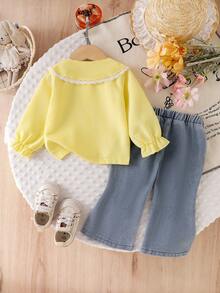 Setelan 2 Potong Gaya Preppy Segar untuk Bayi Perempuan: Blus Lengan Puff Bergaris Kuning Lemon dengan Hiasan Renda + Celana Jeans Flare Warna Terang dengan Hiasan Pita yang Serasi - Kuning - View 3
