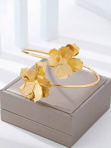 1pc Vintage Creative Metal Pleated Flower Arm Cuff Women's Party Costume Accessory - Golden - View 3