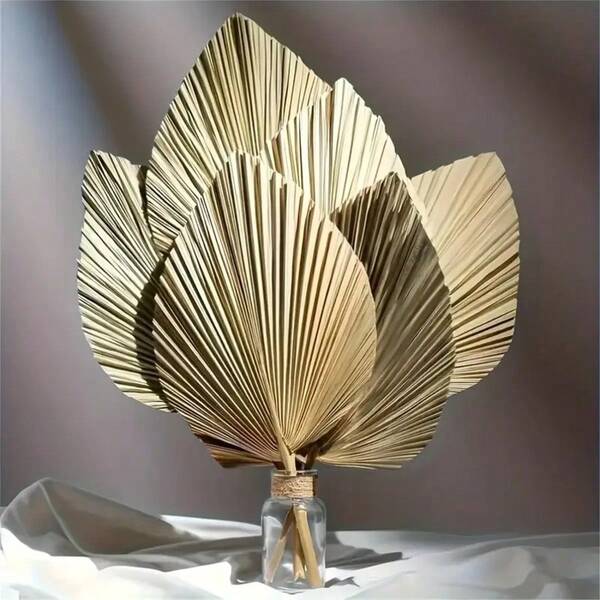 Ensemble de 6 feuilles de palmier artificielles de tailles assorties avec tiges métalliques, imperméables et réutilisables, idéales pour les anniversaires, les fêtes prénatales, les fêtes sur le thème de la jungle, la décoration végétale du salon et du balcon.