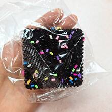 1個正方形三明治餅乾波浪鋸齒設計，3D紋理格紋表面，麥芽糖內餡，柔軟可捏，可重複擠壓回彈，爆紅泥狀高吸引力壓力舒緩收納盒｜高吸引力慢回彈軟橡膠3D正方形方塊，附彩色糖珠，壓力舒緩捏捏玩具，返校生日禮物 - 彩色 - 查看 6