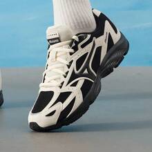 Mizuno 新款防滑網布透氣 SPARK CNIII 復古休閒跑步鞋 中性款 - 米白色/黑色 - 查看 2