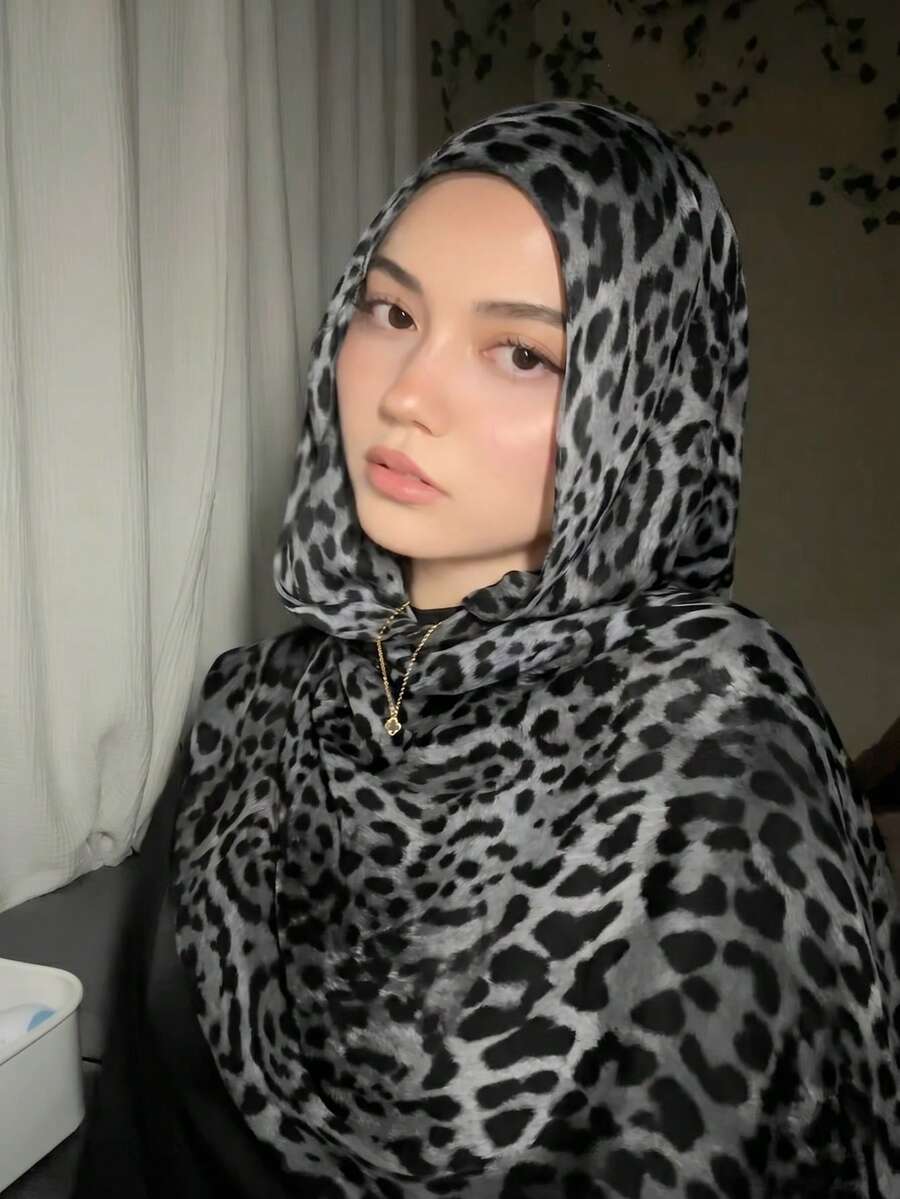 1件女款波希米亞風時尚水彩印花圍巾，秋季休閒街頭風穆斯林頭巾，百搭披肩，適合日常穿著