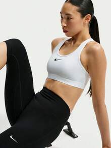 Nike Swoosh 女款中強度支撐快乾內墊運動內衣，網球運動員風格，DX6822-010 - 白色 - 查看 3