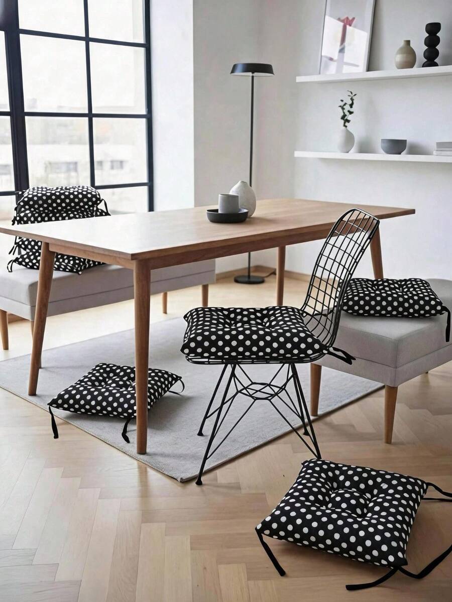 40x40 cm Sitzkissen für Stuhl mit Punkten und Bändern in Schwarz - Weiches Sitzkissen für Esszimmerstuhl, Küchenstuhl - Schwarz - Übersicht 1