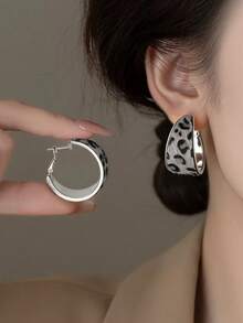 1 Pair Fashion Flocked Leopard Print Hoop Earrings Suitable For Women's Party Wear - Silver - View 3