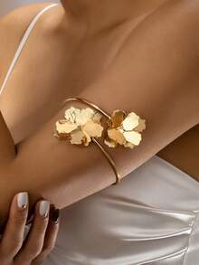 1pc Vintage Creative Metal Pleated Flower Arm Cuff Women's Party Costume Accessory - Golden - View 1