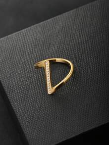 1 pièce Bague en acier inoxydable en forme de V avec faux diamant, bague à bande diagonale géométrique incrustée de strass, imperméable et résistante à la décoloration, convient au style cool et minimaliste des femmes, superposition et assortiment, accessoire de bague de design de niche, article polyvalent pour les trajets quotidiens, à porter seul ou en combinaison pour de multiples occasions - Bague en diamant biseautée en forme de V - Voir 9