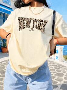 Es Trus Plus 夏季女款「Leopard New York」字母圖案印花街頭 Y2K 風格杏色圓領大版短袖休閒 T-shirt 上衣 - 杏色 - 查看 1