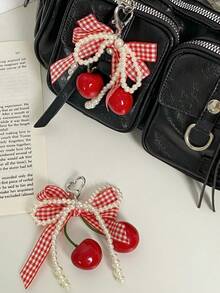 Porte-clés Cerise Nœud Perle, Nœud à Carreaux Doux et Mignon à la Mode, Charm de Sac Cerise, Porte-clés Style Y2K; Accessoire de Téléphone Anti-Perte à la Mode, Décoration de Téléphone pour Femmes; Convient pour les Vacances, le Camping, l'Été, l'Utilisation Quotidienne et les Voyages. Cadeau Parfait pour la Saint-Valentin; Cadeau de Remise des Diplômes et de Rentrée Scolaire; Accessoire de Fête; Cadeau pour Enseignant, Cadeau pour Demoiselle d'Honneur. - Taille unique - Voir 6