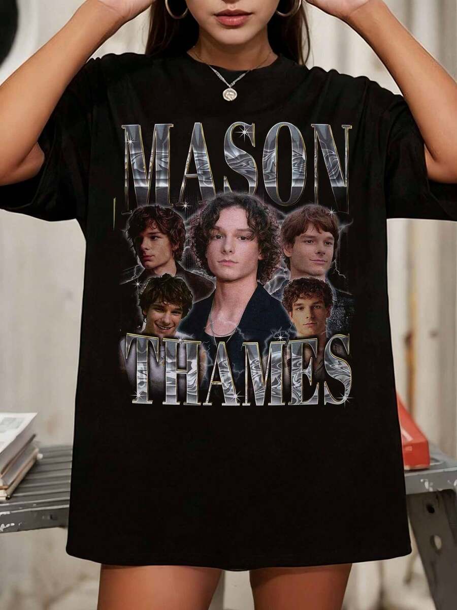 Camiseta Oversized Unisex Negra de Fan de Comedia con Gráfico de TV Vintage Bootleg de Mason Thames - Negro - Ver 1