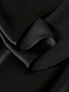 1 Stück Damen minimalistischer eleganter einfarbiger glänzender Satin-Hijab-Schal mit natürlichen Falten, kann als Kopftuch für Abaya verwendet werden - Schwarz - Übersicht 6