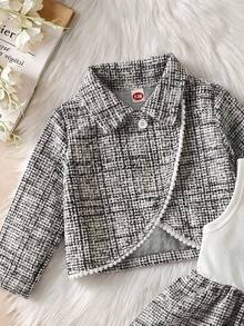 Set 3 Potong Bayi Perempuan Musim Gugur/Dingin yang Manis & Menggemaskan: Gaun Tanpa Lengan Bergaris Motif Kotak-kotak Blok Warna dengan Hiasan Renda Kontras & Jaket Pendek Berkerah Modis dengan Hiasan Pom Pom & Topi yang Serasi, Cocok untuk Aktivitas Sehari-hari - Hitam dan Putih - View 3