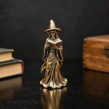 黃銅閱讀魔法女巫雕像，閱讀書籍女巫銅雕，復古做舊寬邊魔法帽搭配流暢長袍3D浮雕，手持魔法古書，細節精緻。黃銅材質耐磨且具質感，適合居家書房桌面裝飾，營造神秘氛圍的創意個性化小銅飾品，愛好者的獨特禮物 - 1PC - 查看 8