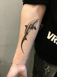 1 Pc Men's Black Dotwork Thresher Shark Temporary Tattoo Stickers, Vertical Stippled Realistic Ocean Shark Waterproof Large Body Stickers For Arm Rib Back Shoulder Decor - Black - View 2
