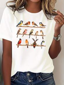 Ideal para ocasiones informales, esta colorida camiseta de manga corta con estampado de aves y diseño natural y fresco, de talla grande para mujer, con cuello redondo, está diseñada para sat - Blanco - Ver 1