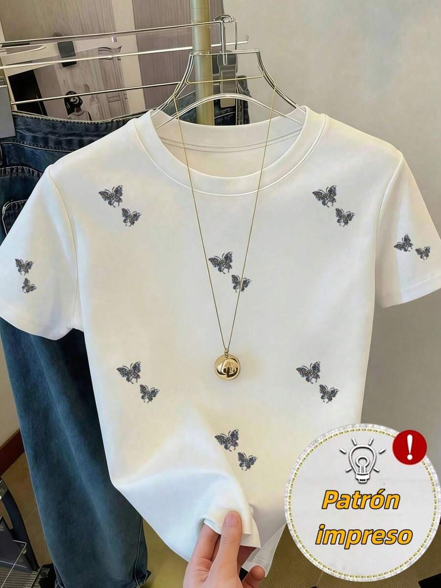 Camiseta de manga corta con cuello redondo para mujer, con un diseño delicado y dinámico en forma de mariposa rombo, que combina elegancia y comodidad para el uso diario. - Blanco - Ver 1