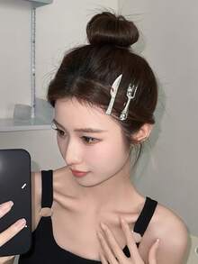 2pcs Sweet Cool Rhinestone Knife & Fork Hair Clips Creative Hair Clips Girl Heart Side Clips For Loose Hair & Bangs Alligator Hair Clips - Silver - View 3