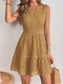 PRETTYGARDEN Women's Summer Dress Sleeveless V Neck Eyelet Cutout Swinging A-Line Flowy City Walks Wedding Guest Graduation Beach Vacation Sun Dress - 卡其色 - 查看 5