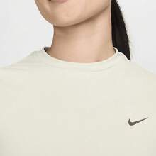 Nike Solid Color Crew Neck Pullover Slim Fit Comfortable Breathable Short-Sleeved T-Shirt For Women, Light Green. - Light Green - View 3