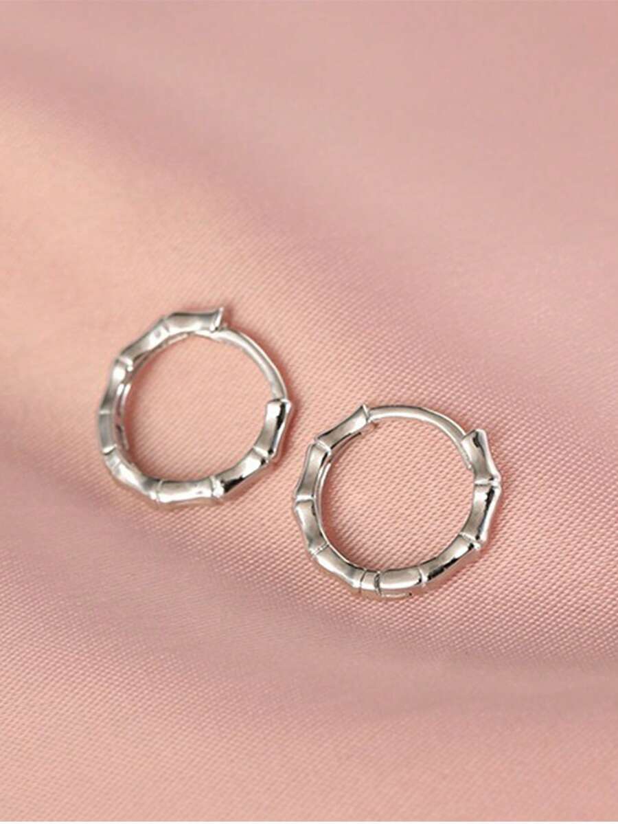 1 Pasang Anting Hoop Perak Kecil Asimetris, Anting Minimalis Elegan dan Manis untuk Wanita, Gaya Populer - Perak - View 1