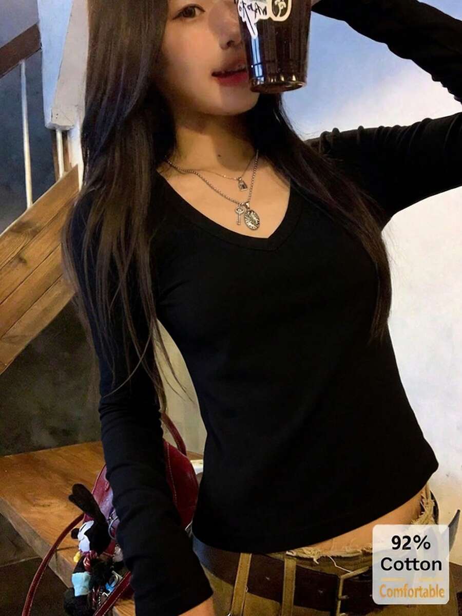 女款黑色V領長袖T恤,秋冬內搭底層上衣,修身顯瘦純色休閒款 - 黑色 - 查看 1