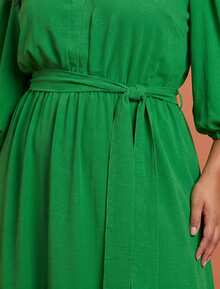 FASHION MIX PREMIUM Elegant Long Dress With Slit And Ruffle Hem, 3/4 Puff Sleeves With V-Neckline And Tie At The Waist, Women's Plus Size - 綠旗 - 查看 4