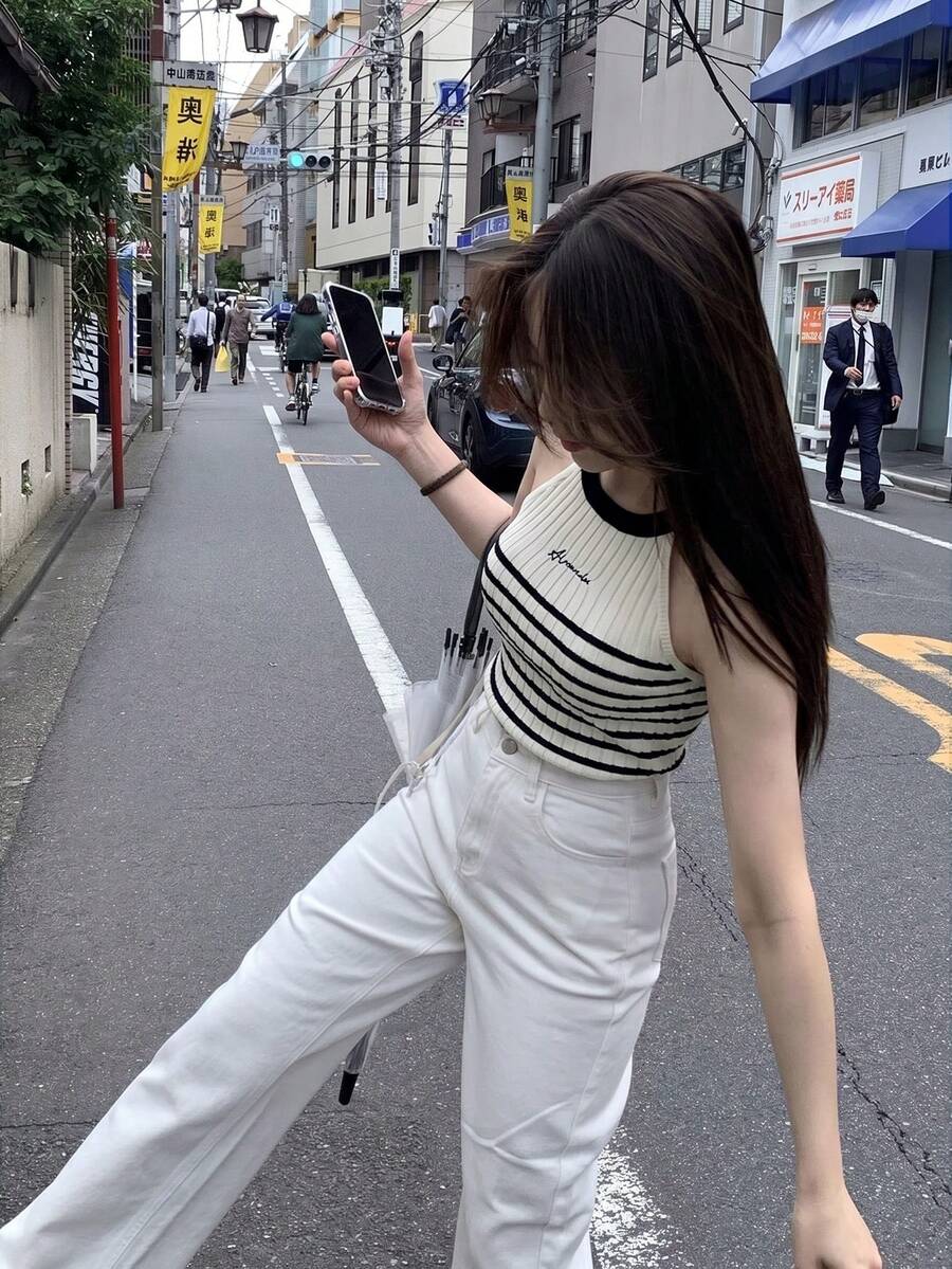 女款杏色針織上衣,適合春夏,辦公室休閒穿搭,春季針織T恤,露肩掛脖上衣,輕便睡衣,Y2K女孩風無袖背心,適合旅行與度假 - 杏色 - 查看 1