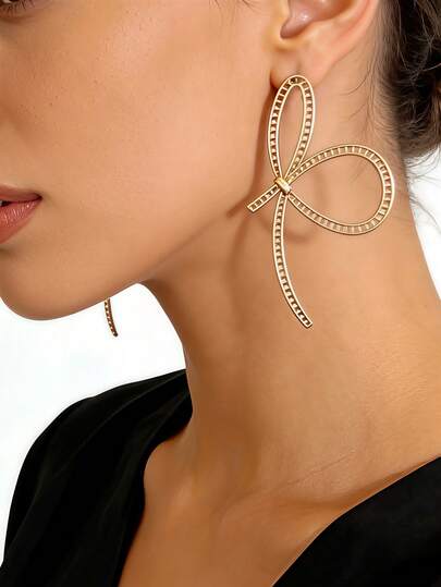 1 Pair Women's Vintage European & American Style Hollow Striped Bow Long Dangle Earrings, Mirror Glossy Warm Gold Open Mesh Texture Oversized Ribbon Bow Ear Hooks Ear Pendants, Suitable For Party, Evening Gala, Fashion Wear Ear Studs