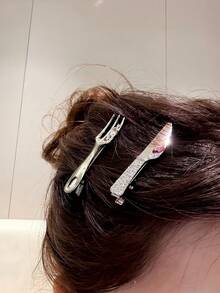 2pcs Sweet Cool Rhinestone Knife & Fork Hair Clips Creative Hair Clips Girl Heart Side Clips For Loose Hair & Bangs Alligator Hair Clips - Silver - View 5