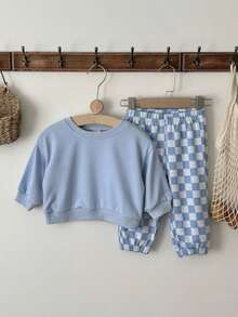Set de 2 piezas de ropa casual para bebé niño con sudadera de cuello redondo de unicolor de manga larga y pantalones largos a cuadros, para primavera/otoño - Azul - Ver 13
