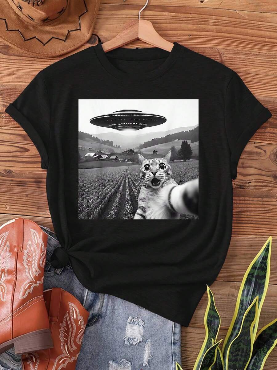 UFO Cat In The Fields, Cat Selfie And Interesting Cat Gifts For Allen, Printed T-Shirt, Casual Short-Sleeved Round Neck Top For Summer And Spring, Women's Clothing - Black - View 1