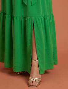 FASHION MIX PREMIUM Elegant Long Dress With Slit And Ruffle Hem, 3/4 Puff Sleeves With V-Neckline And Tie At The Waist, Women's Plus Size - 綠旗 - 查看 3