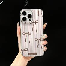 1pc Pink Brown Fine Vertical Stripe Brown Bow Full Coverage Shockproof Phone Case, Ins Gentle Korean Style Brown Bow Minimalist Girly Fresh Versatile Protective Cover, Compatible With IPhone17/17Pro/17ProMax/16/11/16Plus/16ProMax/16e/15ProMax/13/14/12/14ProMax/12ProMax/13ProMax/12Pro/13Pro/14Pro - Colorful Feather Yarn - View 3