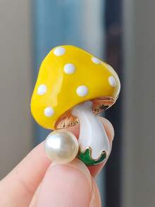 1pc Cute Mushroom Brooch, Fashion Creative Exquisite Small Pin, Anti-Exposure Clothing Accessory - Little Mushroom - View 2