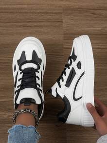 Women's Casual Sports Shoes For Autumn/Winter, Lace-Up Soft Sole Flat Comfortable Skateboard Shoes, Lightweight Low-Top Daily Shoes - Black and White - View 3