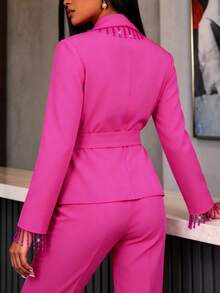 Blazer élégant et luxueux AOMEI pour femmes, rouge rose, coupe slim, col en V, avec franges et perles, ceinture à nouer, manches longues, veste de bureau pour les trajets, les affaires, convient pour les fêtes, les occasions formelles, la rentrée scolaire, la saison des remises de diplômes, les présentations d'affaires, l'église, l'académie, les concerts et les représentations - Rose vif - Voir 2