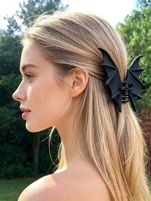 1pc Gothic Punk Matte Black Bat Wing Hair Clip - Elegant Metal Ponytail Claw Clip, Suitable For Women, Can Be Used For Halloween And Christmas Parties, Halloween Hair Accessories | Gothic Style | Durable Plastic, Halloween Headwear, School Supplies, University Autumn Accessories, Starry Sky Accessories, Autumn/Winter Holiday Outfits Summer Hair Clips, Halloween Decor, Fall Decor, Dorm Essential, Fall Home Decor - A - View 5