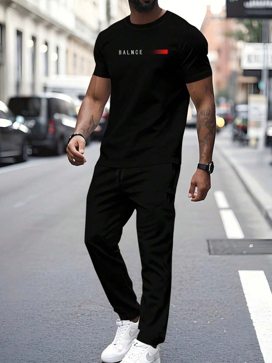 Una camiseta de manga corta para mujer con estilo retro americano, de corte holgado y con diseño estampado (los pantalones son solo para sugerencias de estilo). Esto - Negro - Ver 1