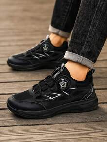 Men Hiking & Trekking Shoes - Black - View 3