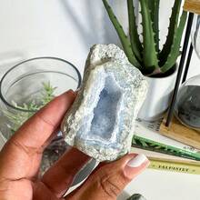 1件隨機 AAA+ 等級藍色紋理水晶簇瑪瑙－天然礦石原石標本，帶幾何圖案，獨特礦物結構，家居與辦公室裝飾石，地質禮品，DIY，礦物標本，獨特家居裝飾，理想禮物 - 藍色蕾絲瑪瑙 - 查看 9