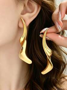 1 Pair Exaggerated Geometric Asymmetrical Stud Earrings For Women, European And American Style - Yellow Gold - View 4