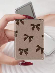 1 pezzo Specchio da toeletta portatile serie Y2K, specchio a mano pieghevole leggero e ultra sottile, in pelle PU durevole, adatto a tutte le persone e per molteplici occasioni, specchio da tasca rettangolare con stampa di leopardo cartone animato, stella marina, conchiglia, fiocco e motivo a stella, raffinato e delicato, struttura pieghevole, durevole e affidabile, resistente alle cadute, comodo da trasportare, specchio da trucco portatile con coperchio ribaltabile a 180°, multifunzionale - Multicolore - Visualizzare 14