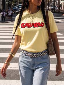 SHEIN | Garfield Áo thun nữ oversize màu vàng nhạt, mặt trước in logo đỏ lớn, mặt sau in chữ đỏ Lasagna Lover NATURE'S MOST PERFECT FOOD, dáng rộng thoải mái thường ngày - Màu vàng - Xem 2