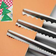 Jagged Fan-Shaped Edge Serrated Scissors, Multi-Function Tailoring Scissors, Professional Serrated Cutting Scissors, Sewing Craft Cutting Paper Clothing Fabric Home Use, Multiple Designs Handmade Patterns Can Be Cut - Single Piece - View 3