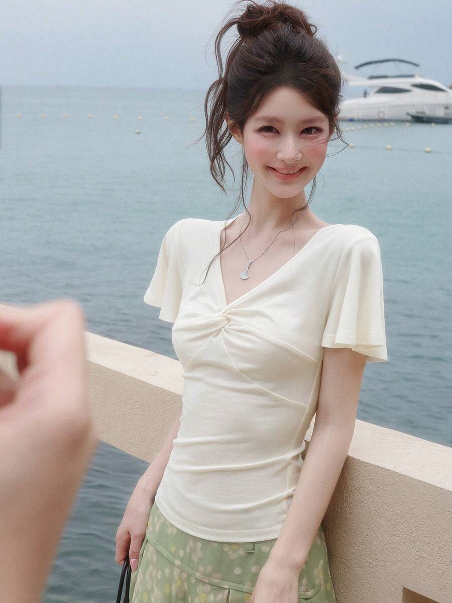 女款 V 領扭結蝴蝶袖多功能 T 恤 夏季涼感韓風休閒修身上衣 - 杏色 - 查看 1