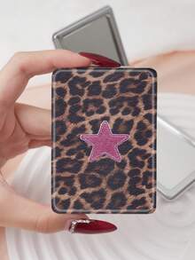 1 pezzo Specchio da toeletta portatile serie Y2K, specchio a mano pieghevole leggero e ultra sottile, in pelle PU durevole, adatto a tutte le persone e per molteplici occasioni, specchio da tasca rettangolare con stampa di leopardo cartone animato, stella marina, conchiglia, fiocco e motivo a stella, raffinato e delicato, struttura pieghevole, durevole e affidabile, resistente alle cadute, comodo da trasportare, specchio da trucco portatile con coperchio ribaltabile a 180°, multifunzionale - Multicolore - Visualizzare 12