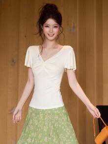 女款 V 領扭結蝴蝶袖多功能 T 恤 夏季涼感韓風休閒修身上衣 - 杏色 - 查看 6
