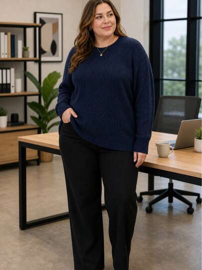 Suéter Feminino Plus Size de Tricô com Gola Redonda, Modelagem Solta, Estilo Casual e Escritório