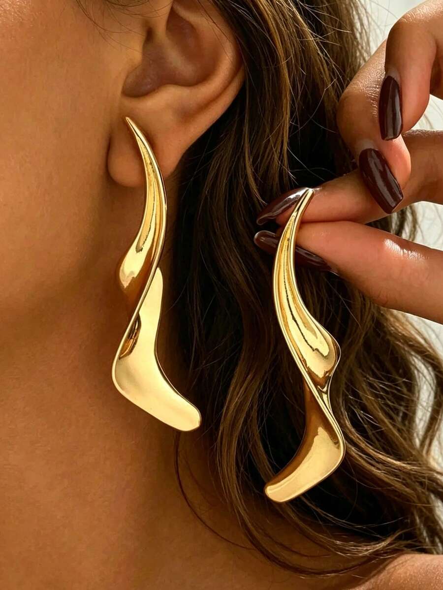 1 Pair Exaggerated Geometric Asymmetrical Stud Earrings For Women, European And American Style - Yellow Gold - View 1